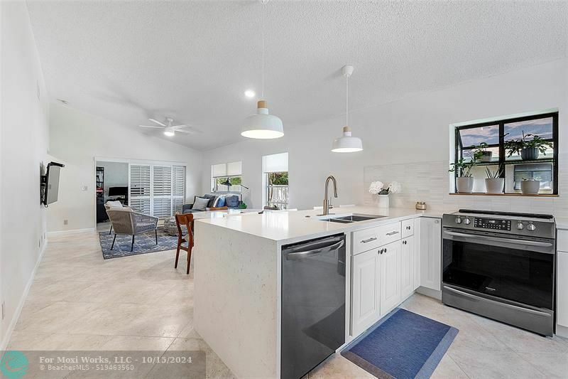 Property Photo:  8230 Springtree Rd B  FL 33496 