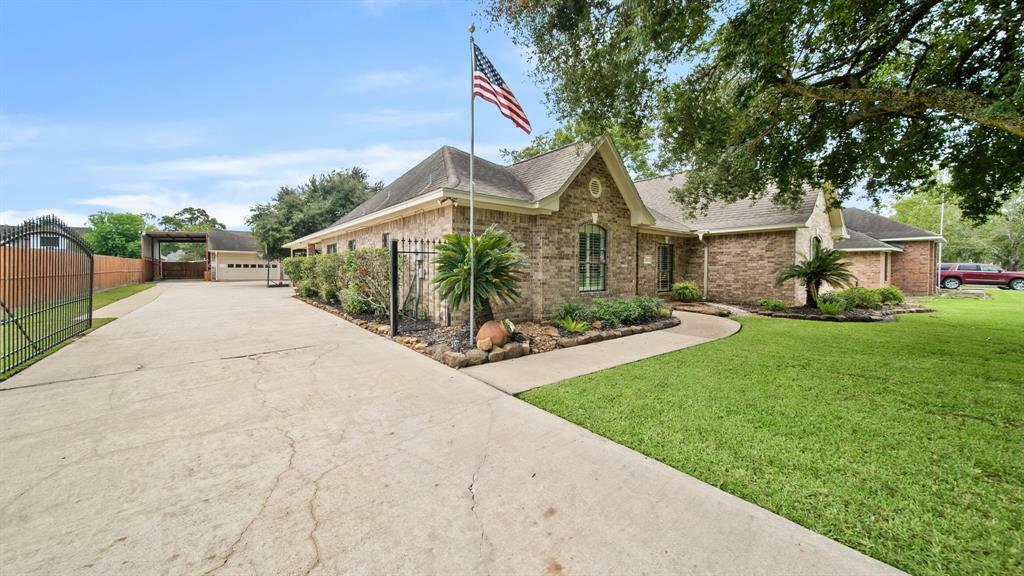 Property Photo:  302 River Oaks Drive  TX 77523 