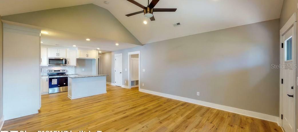 Property Photo:  813 39th Street W  FL 34205 