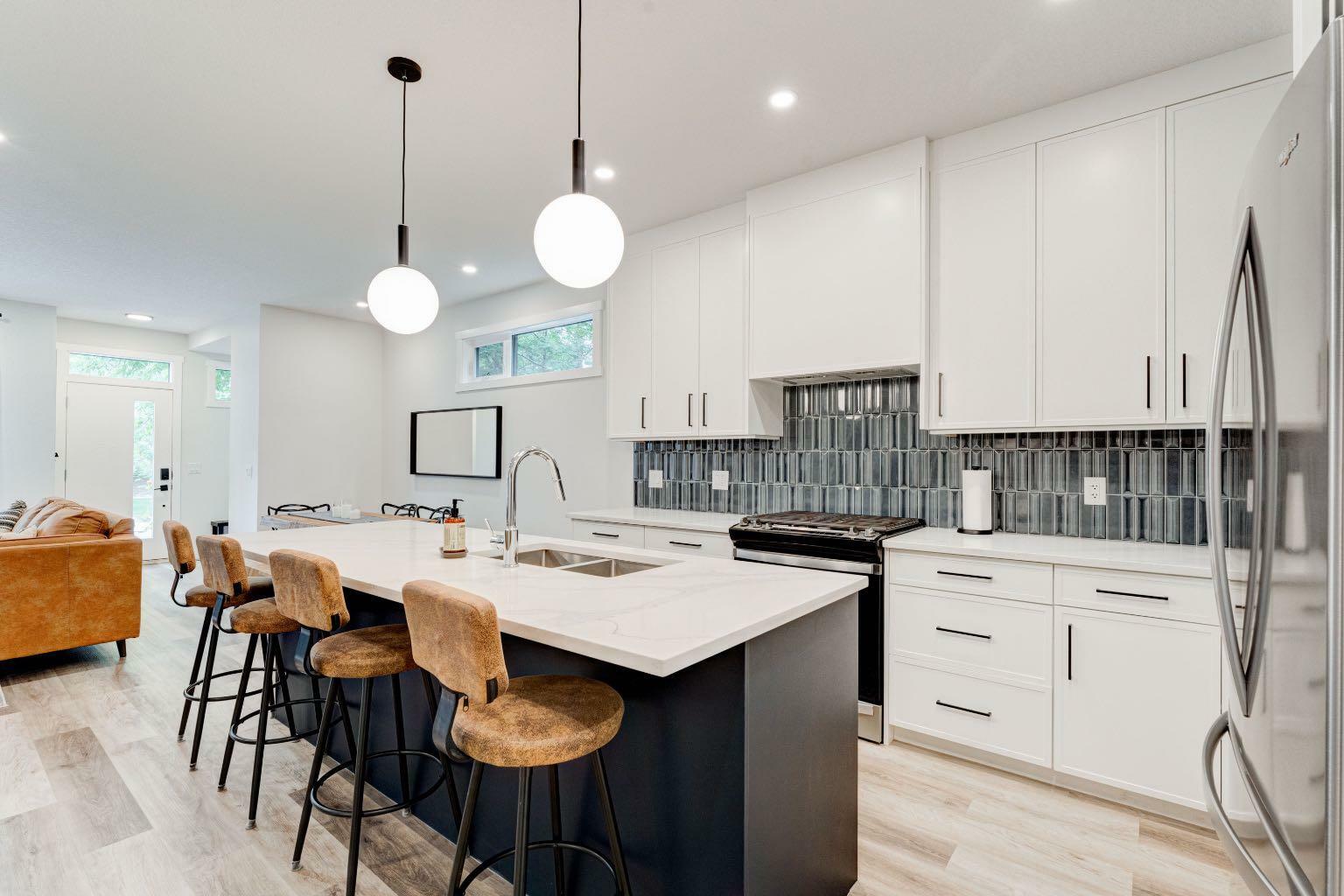 Property Photo:  632 56 Ave SW #1  AB T2V 0G8 