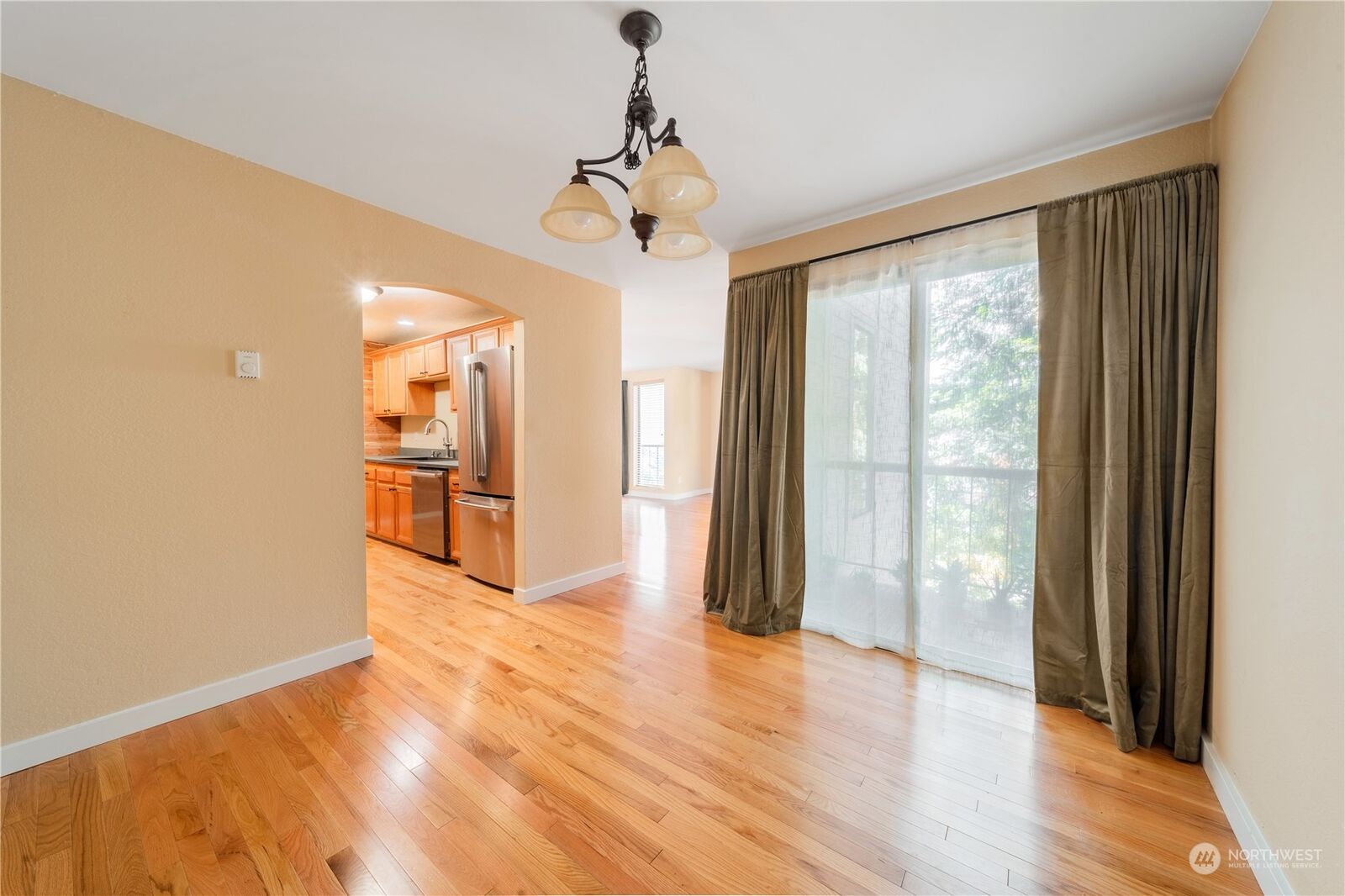 Property Photo: 13820 NE 65th Street 540 WA 98052