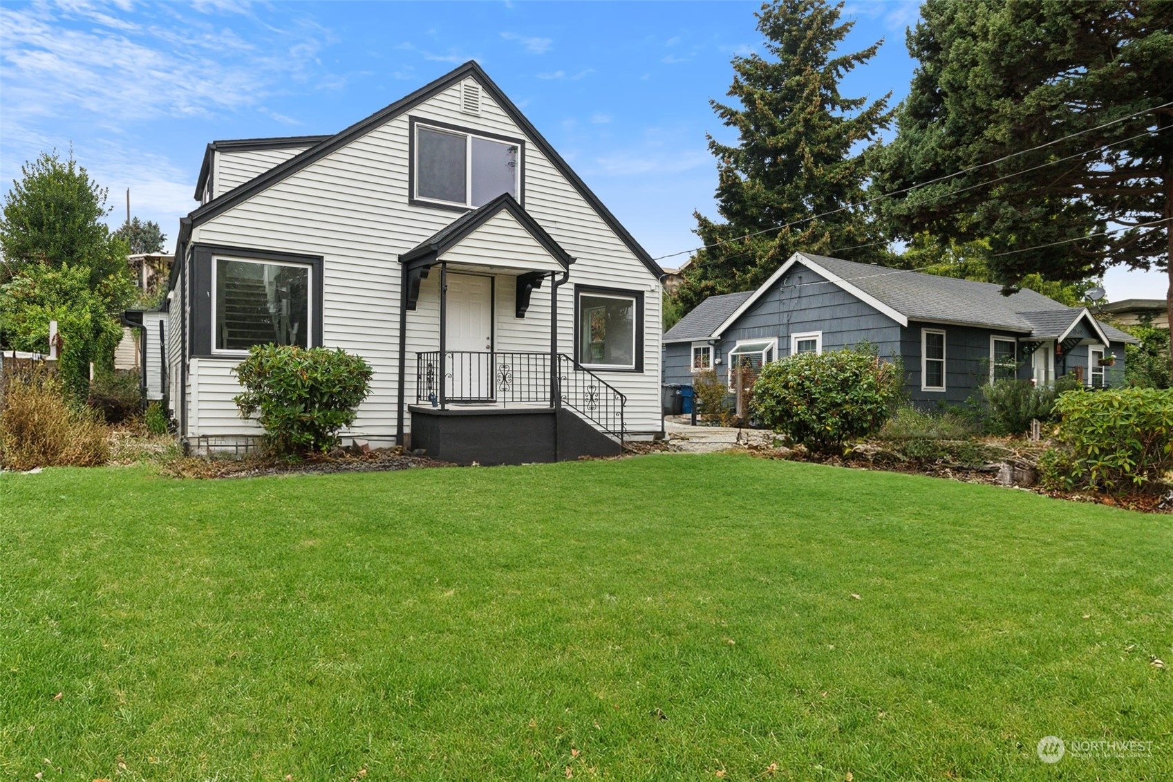 Property Photo:  15421  10th Avenue SW  WA 98166 