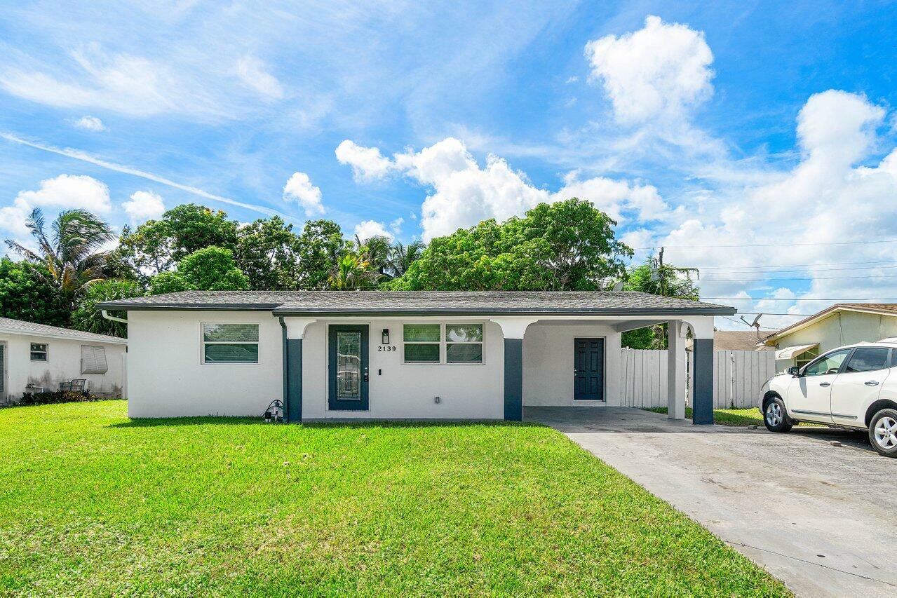 Property Photo:  2139 NE 1st Street  FL 33435 