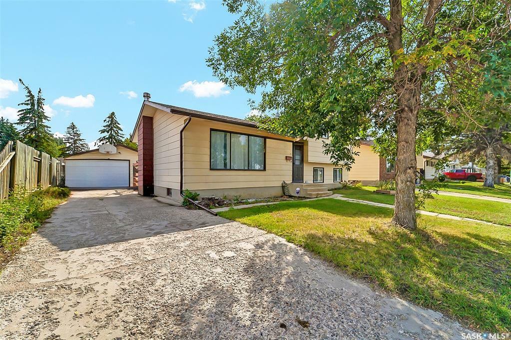 Property Photo:  3515 Fairlight Drive  SK S7M 4L6 