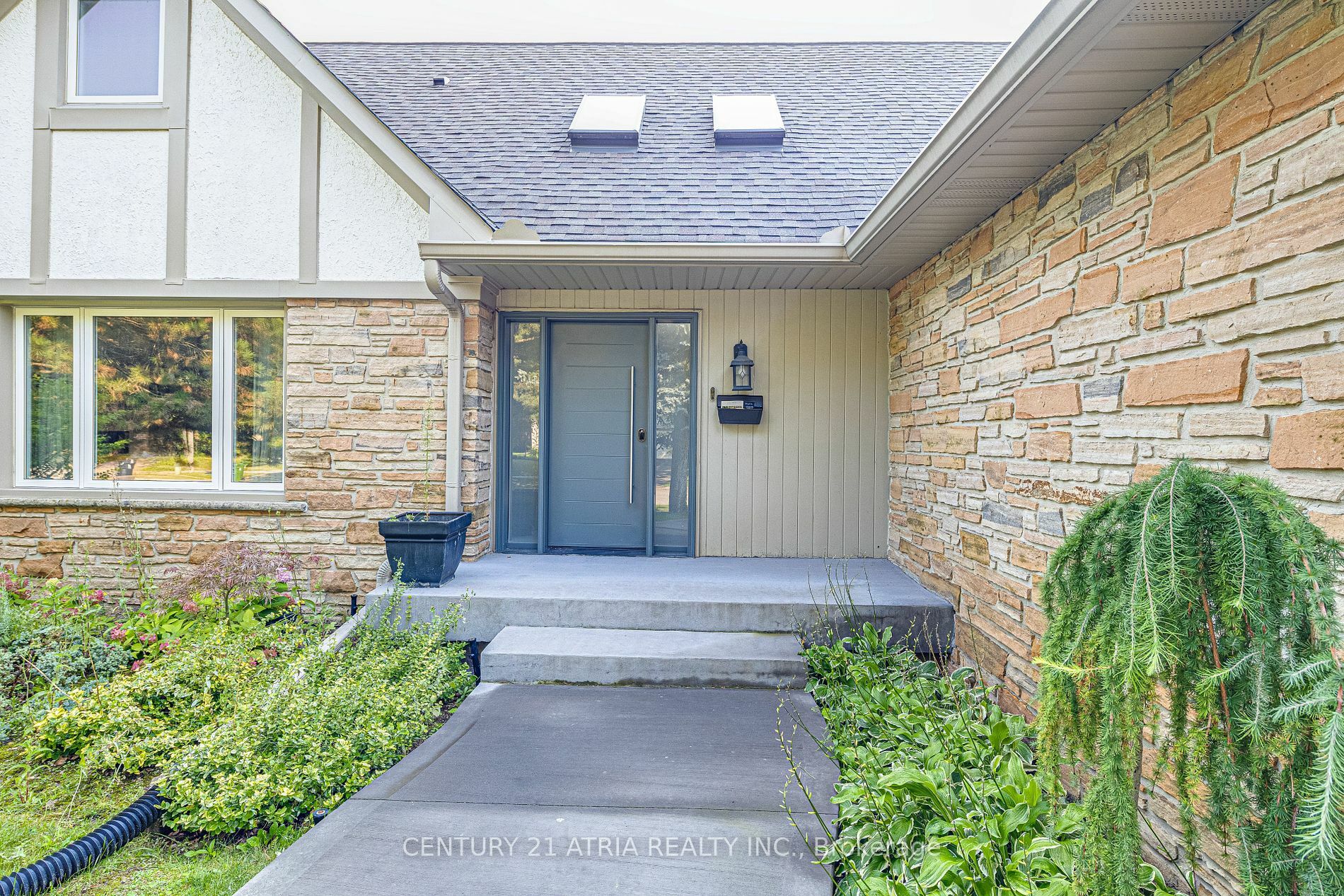 Property Photo:  56 Magpie Cres  ON M2L 2E5 