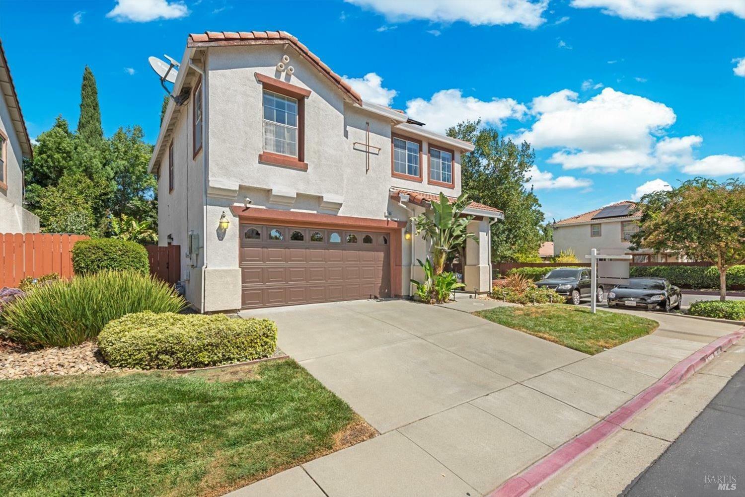 Property Photo:  300 Torrey Pines Court  CA 95687 