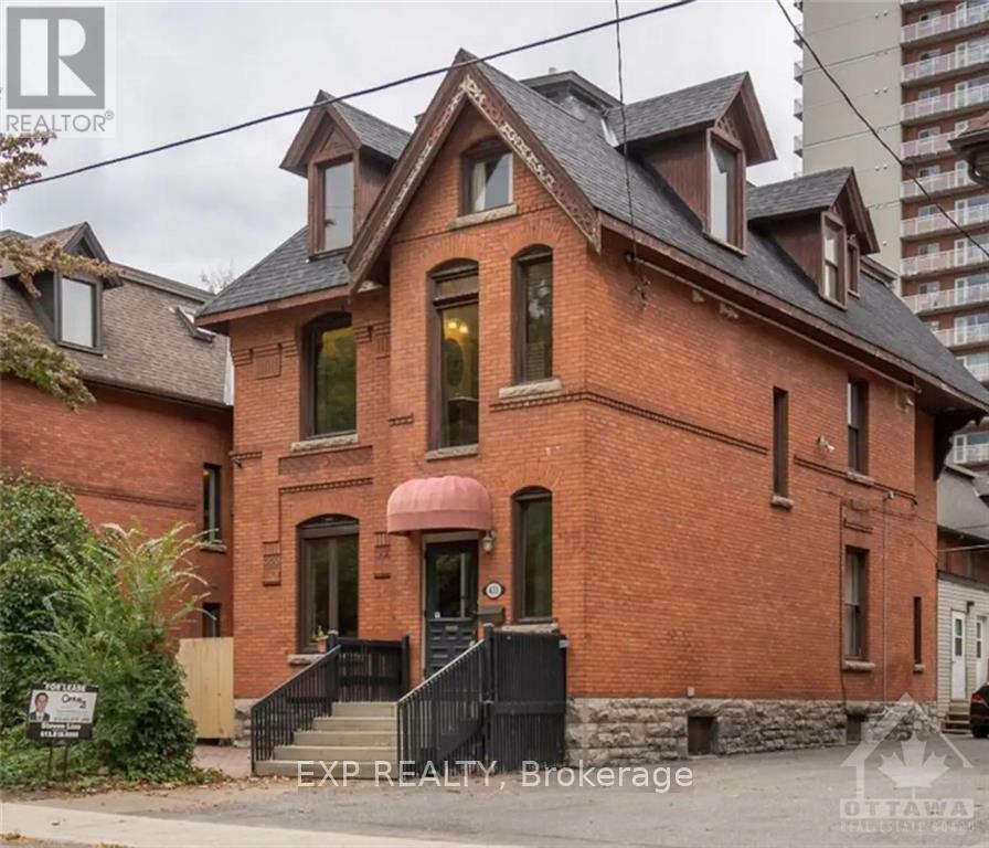 Property Photo:  431 Gilmour Street  ON K2P 0R5 