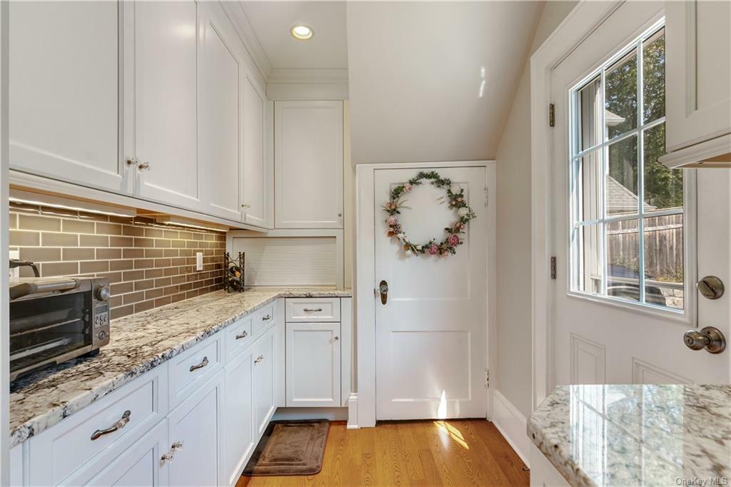 Property Photo:  183 Washington Avenue  NY 10570 