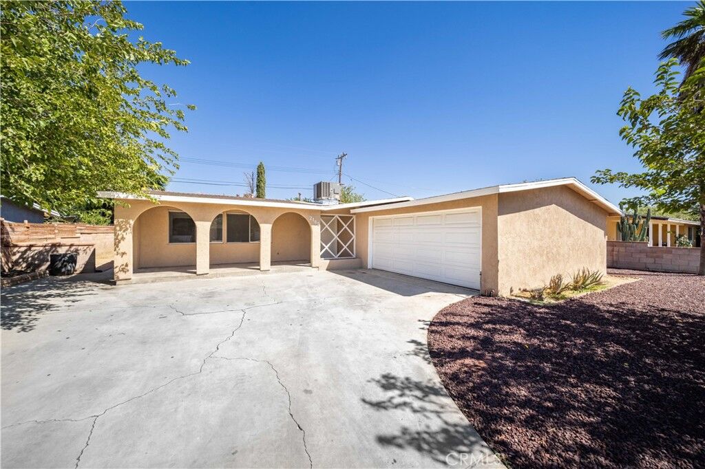 Property Photo: 2165 Sweetbrier Street CA 93550