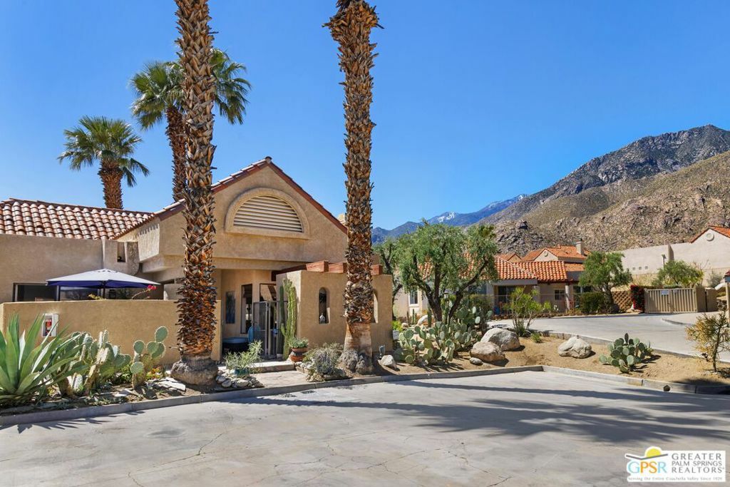 Property Photo:  238 S Canyon Circle  CA 92264 