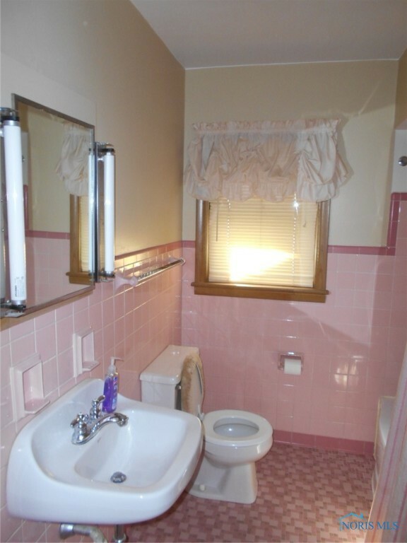 Property Photo:  326 E McPherson Avenue  OH 45840 