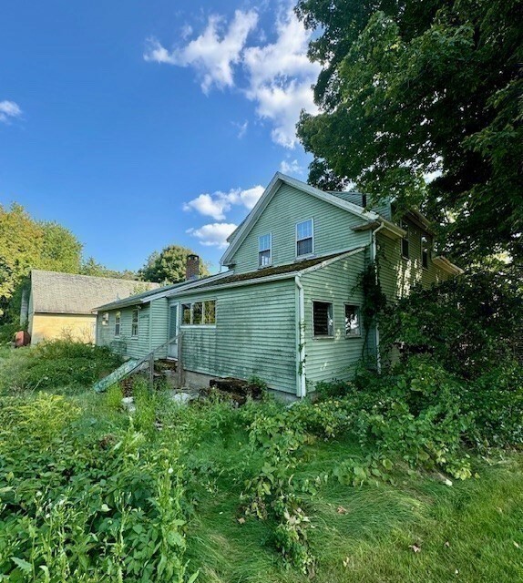 Property Photo:  118 Old Groveland Rd  MA 01835 