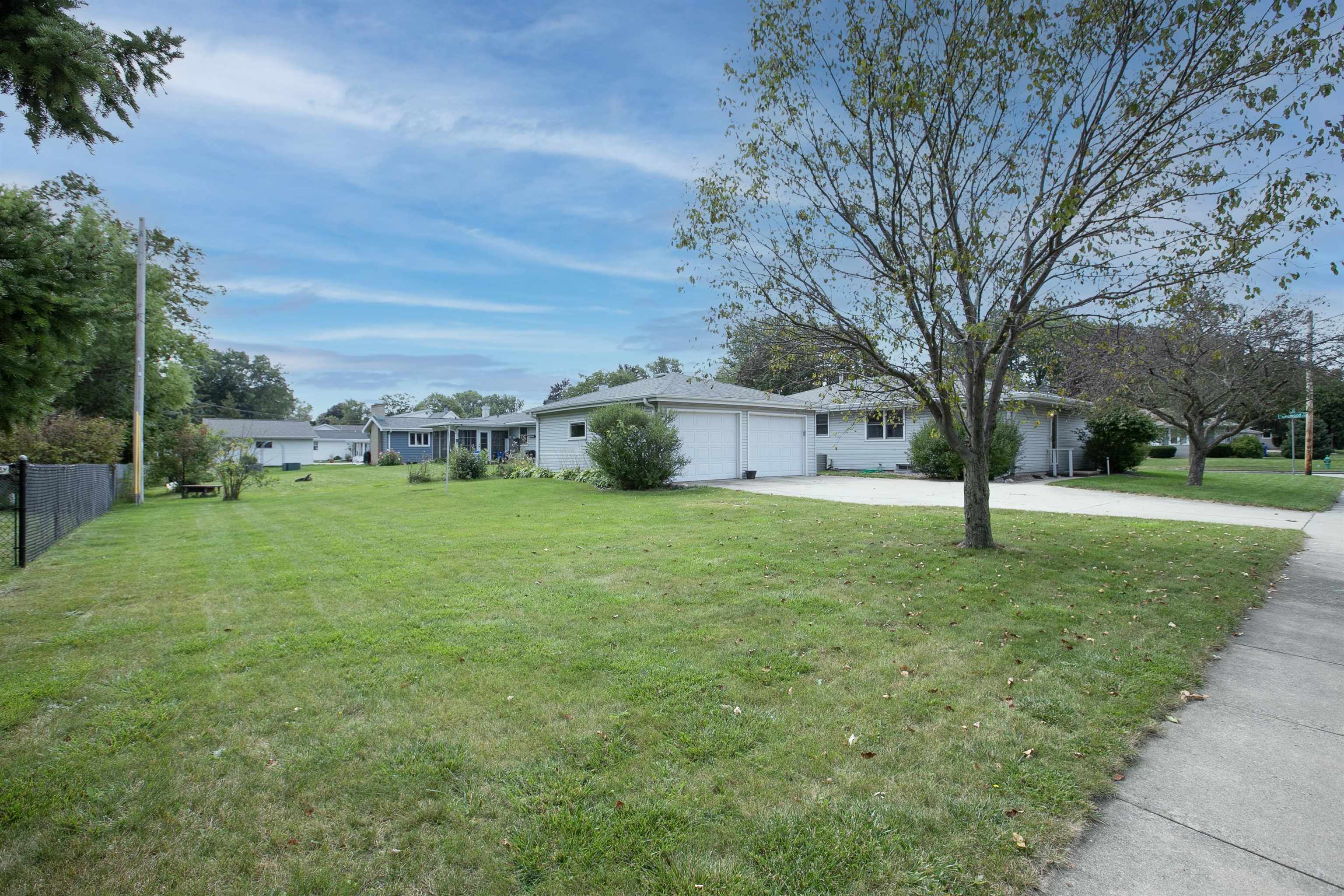 Property Photo:  2736 Elmwood Court  WI 54911 