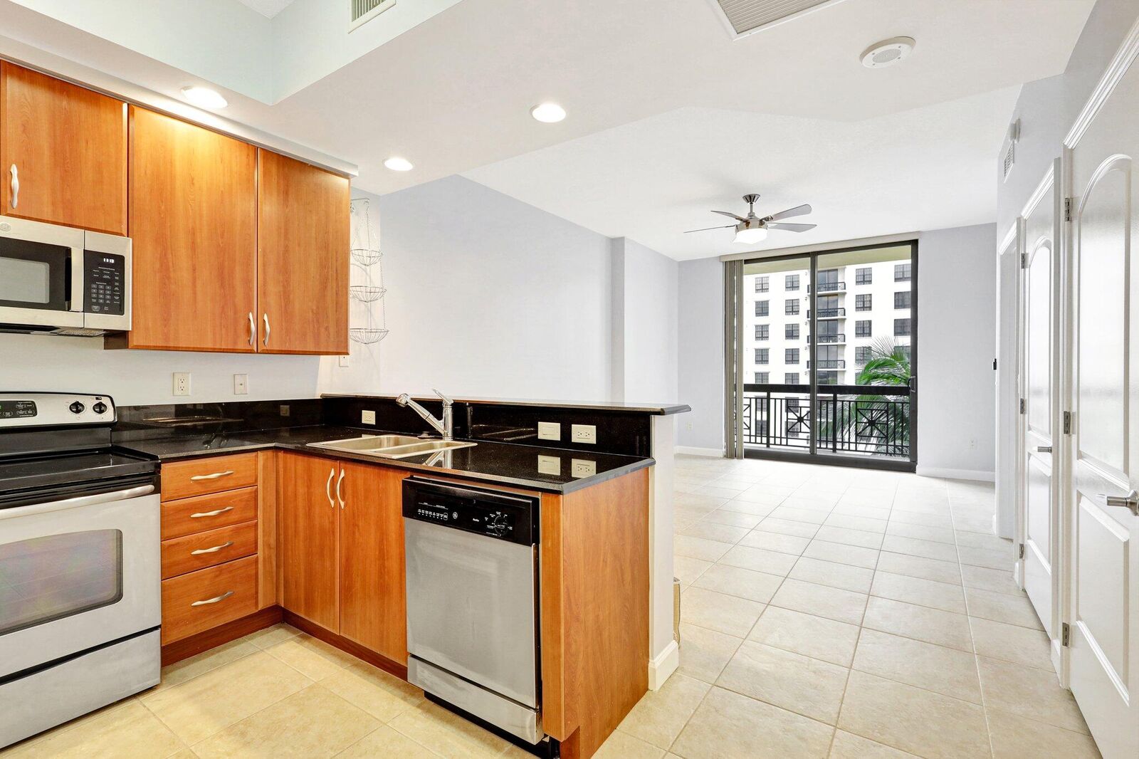 Property Photo: 801 S Olive Avenue 1028 FL 33401