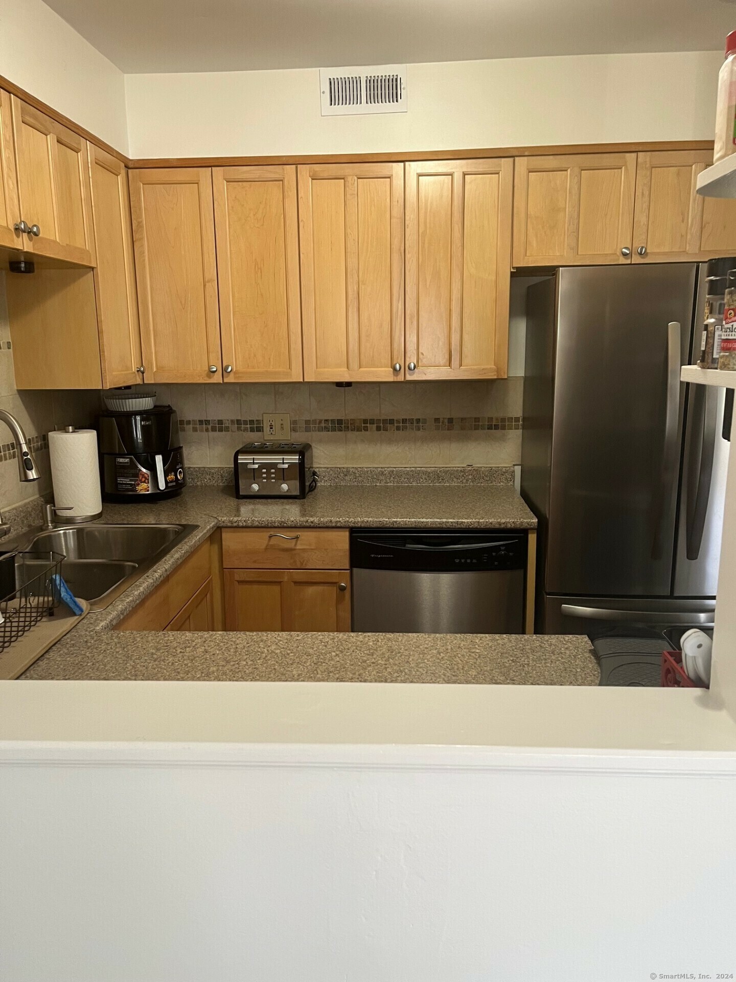 Property Photo:  31 High Street Apt 1-1A  CT 06851 