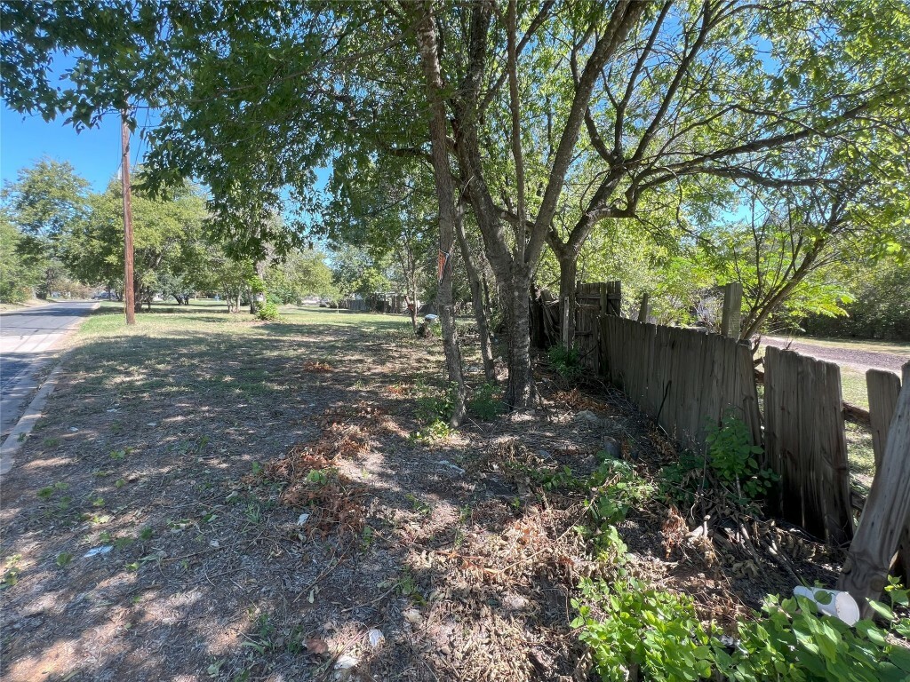 Property Photo:  507 Madison Street  TX 78621 