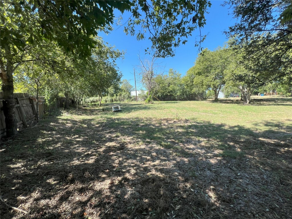 Property Photo:  507 Madison Street  TX 78621 