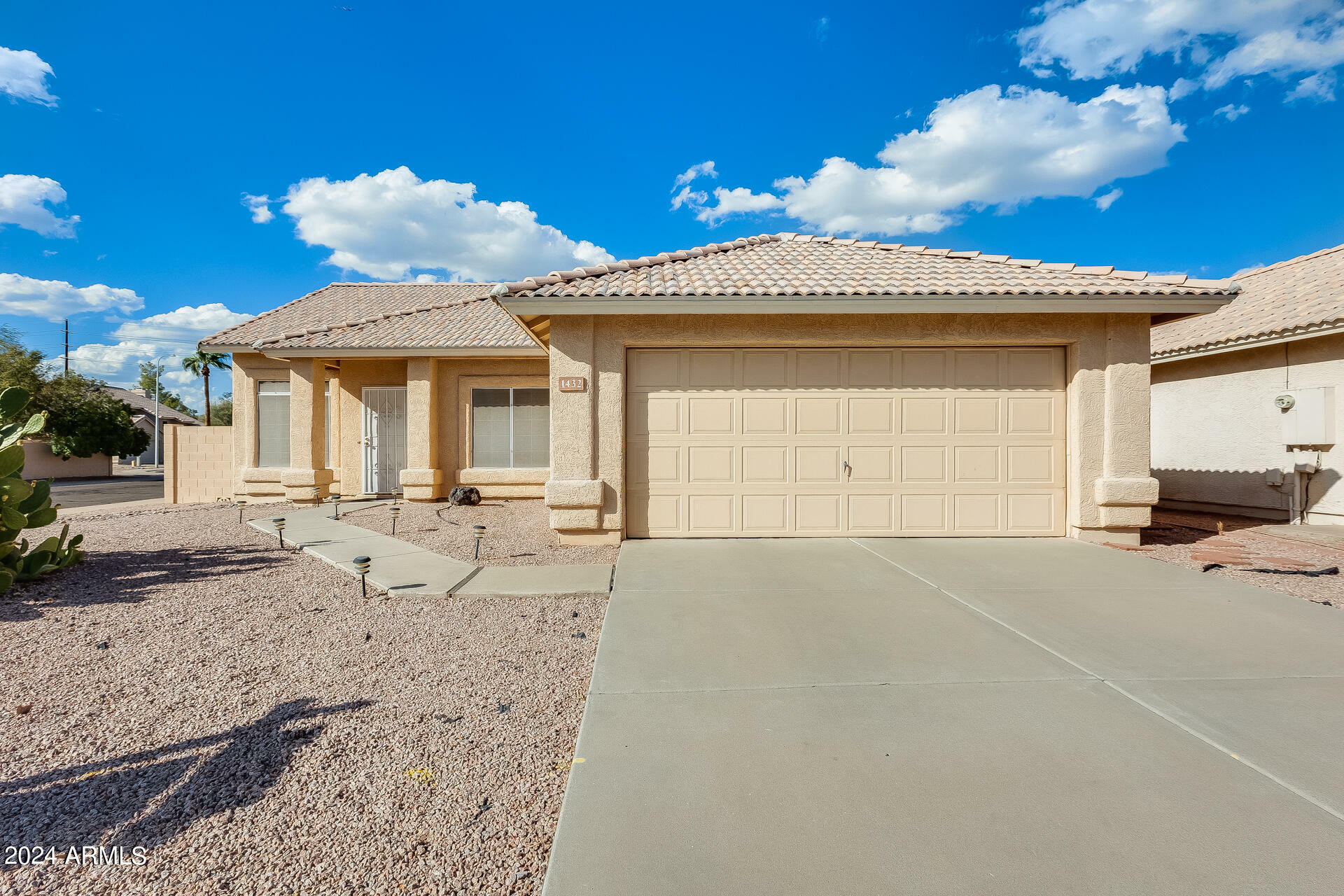 Property Photo:  1432 W Orchid Lane  AZ 85224 