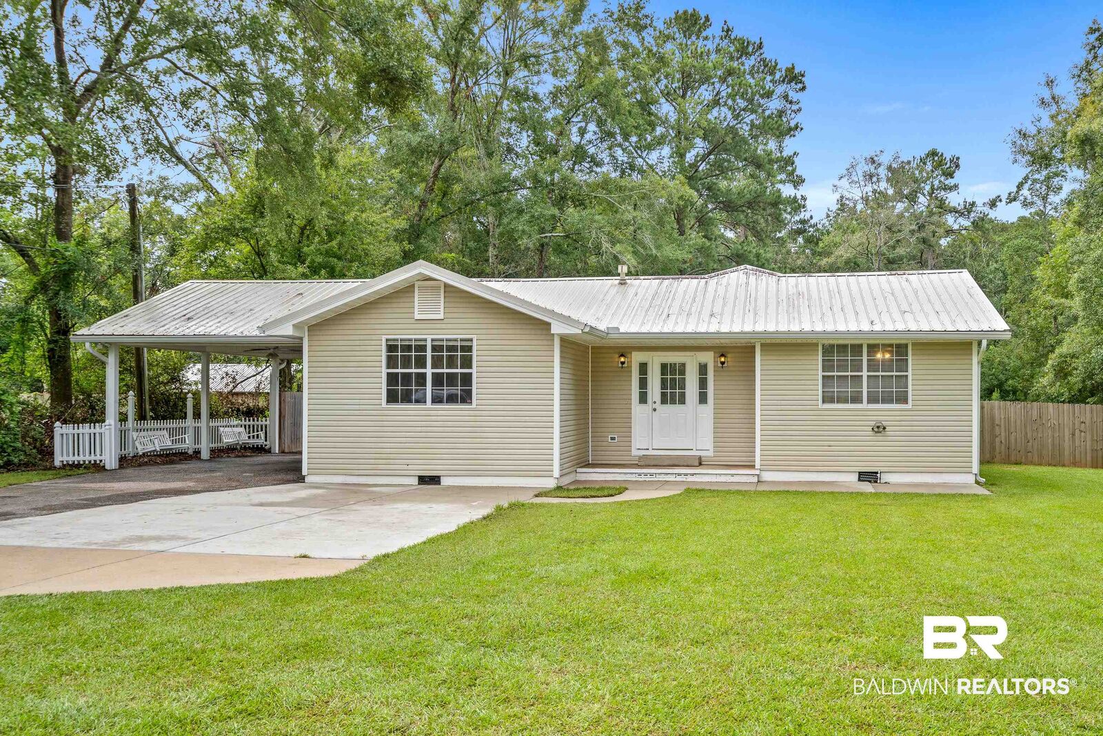 Property Photo: 1110 Randall Avenue AL 36526