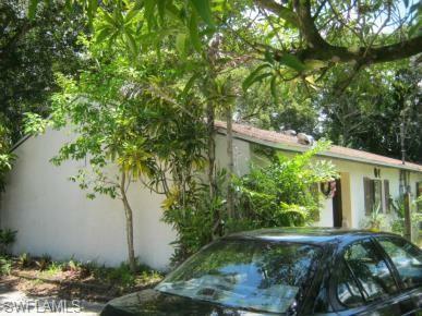 Property Photo:  4420 Glenwood Ave  FL 33905 