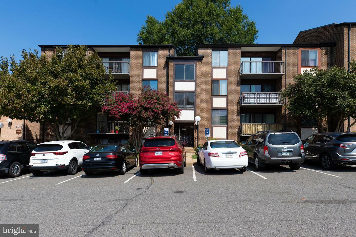 Property Photo: 9720 Kingsbridge Drive 002 VA 22031