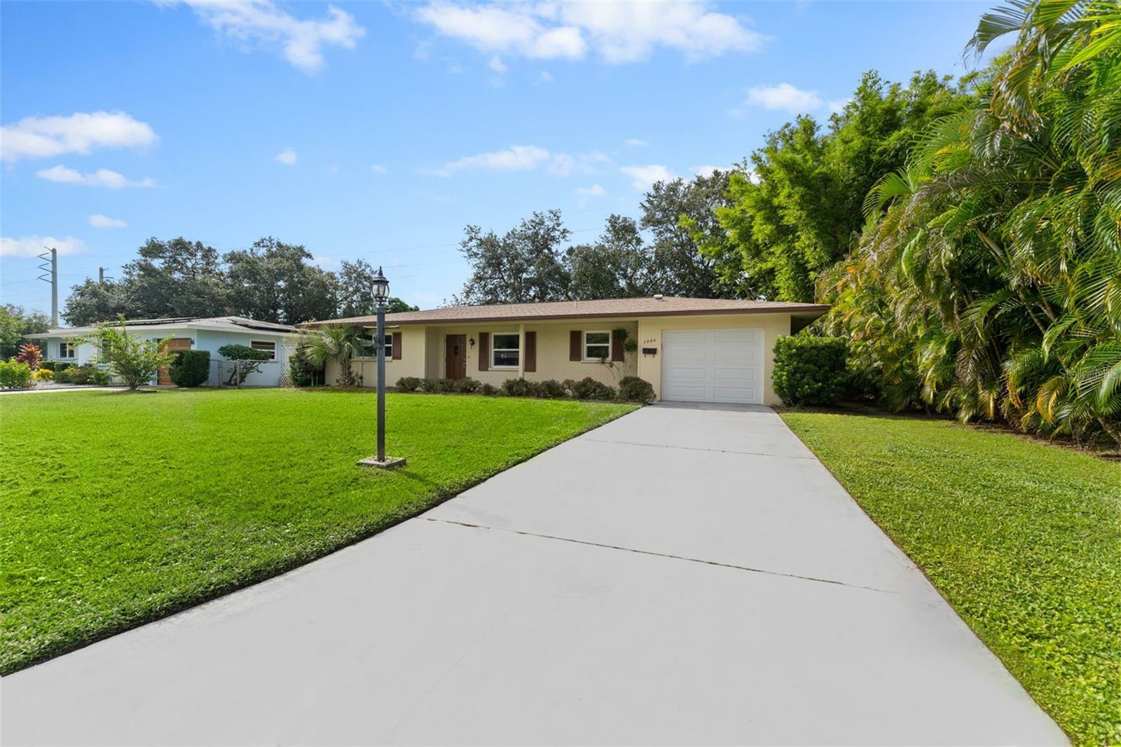 3884 Melgert Lane  Sarasota FL 34235 photo