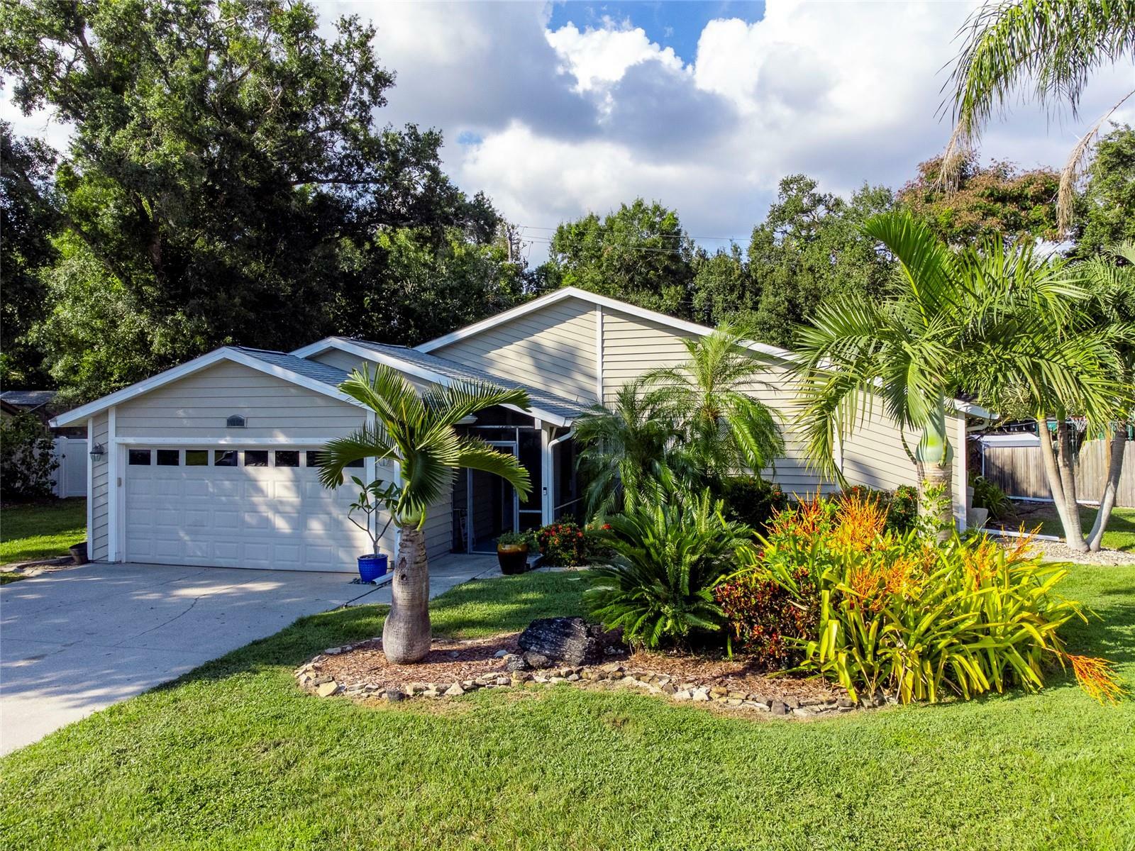 Property Photo:  8108 Glenbrooke Place  FL 34243 