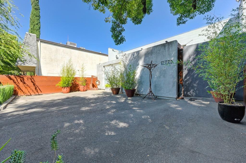 Property Photo:  1225 D Street  CA 95814 