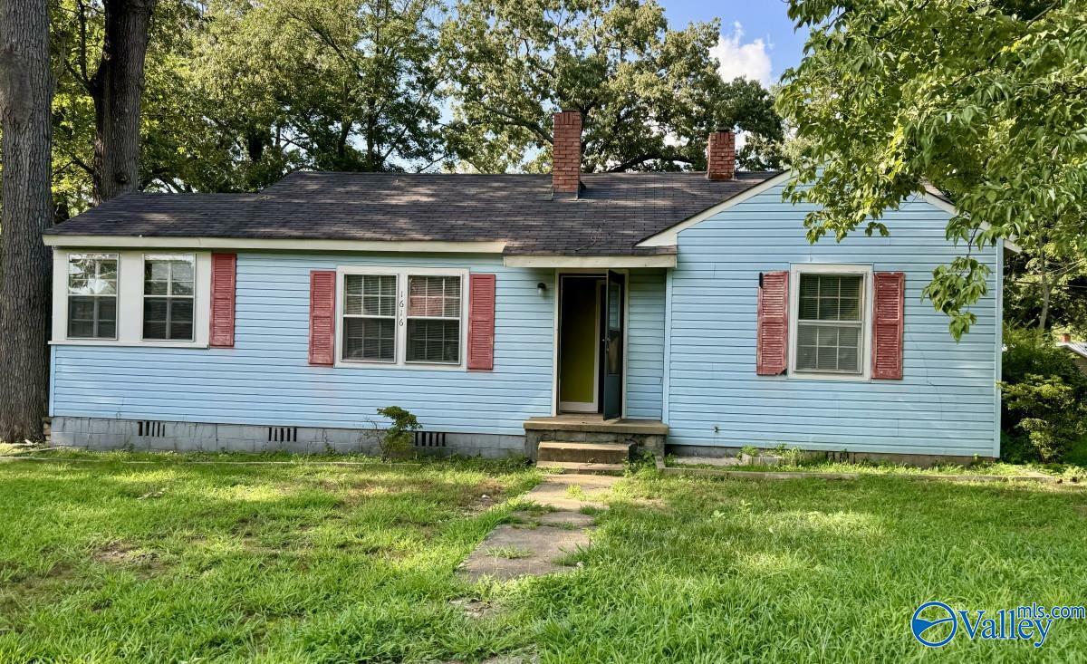 Property Photo:  1616 Enolam Blvd SE  AL 35601 