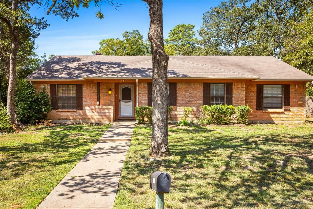 Property Photo:  621 Cimarron Trail  TX 76092 