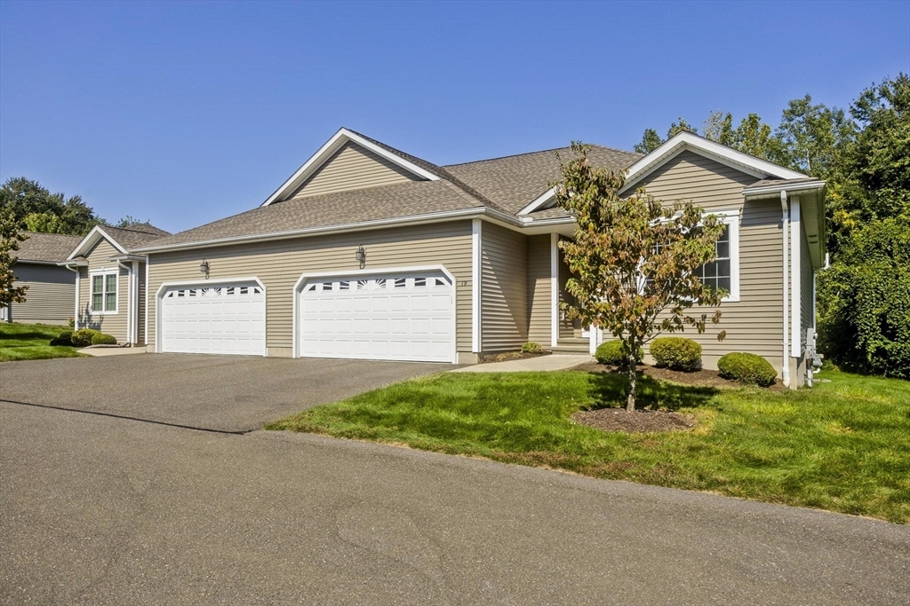 Property Photo: 19 Maplecrest Cir 19 MA 01013