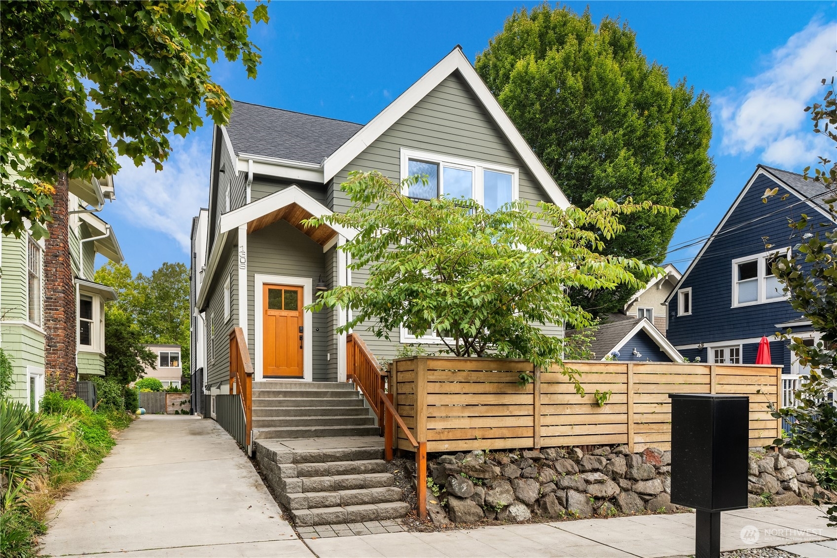 Property Photo:  1308 3rd Avenue W  WA 98119 