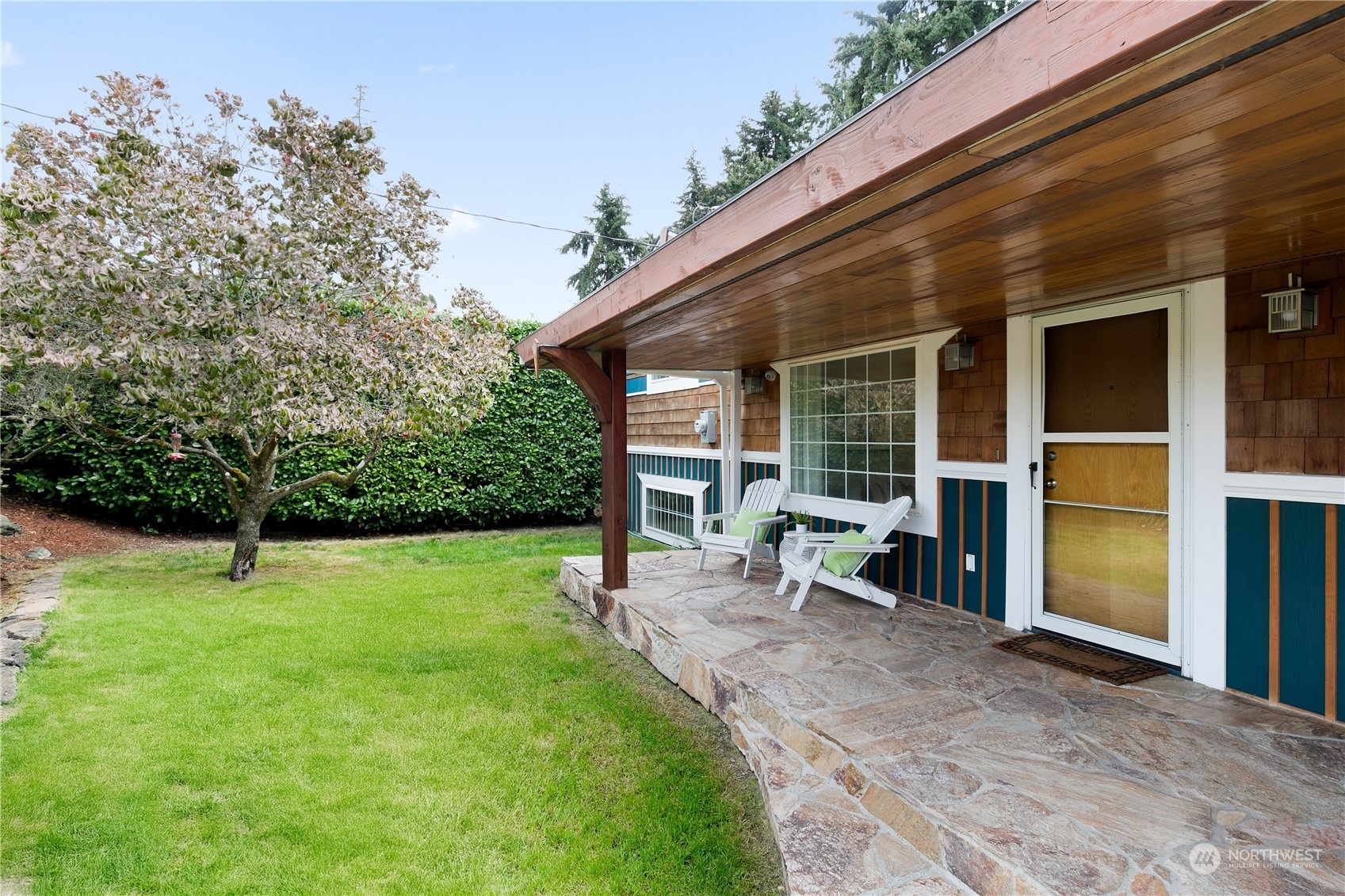 Property Photo:  807 S 194th Street  WA 98148 