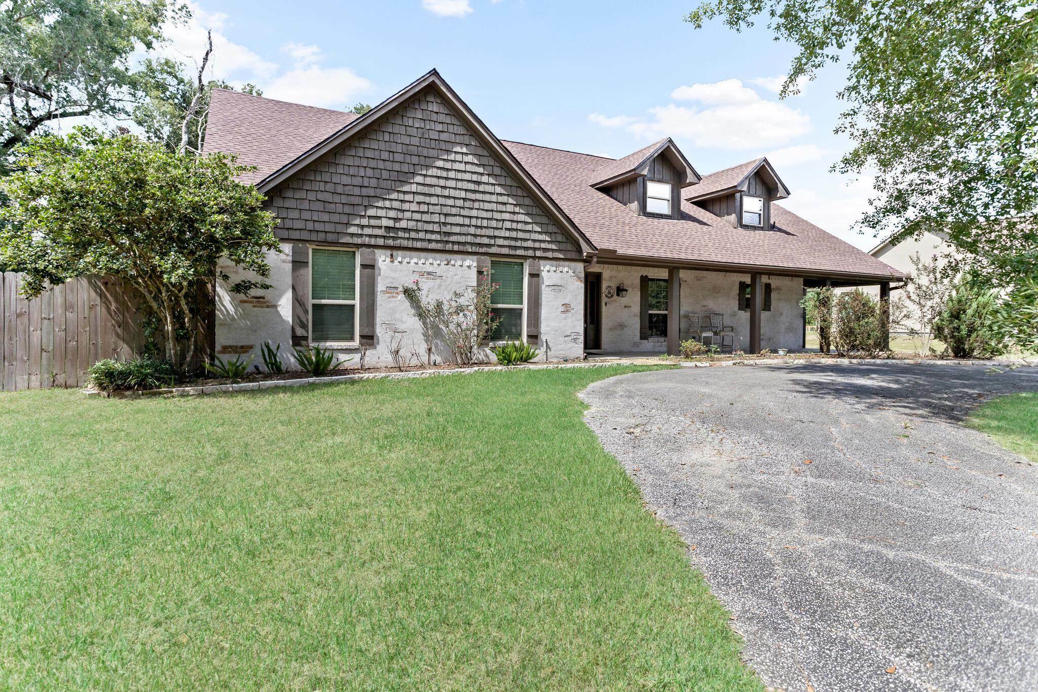 Property Photo:  1010 Pineglen  TX 77659 