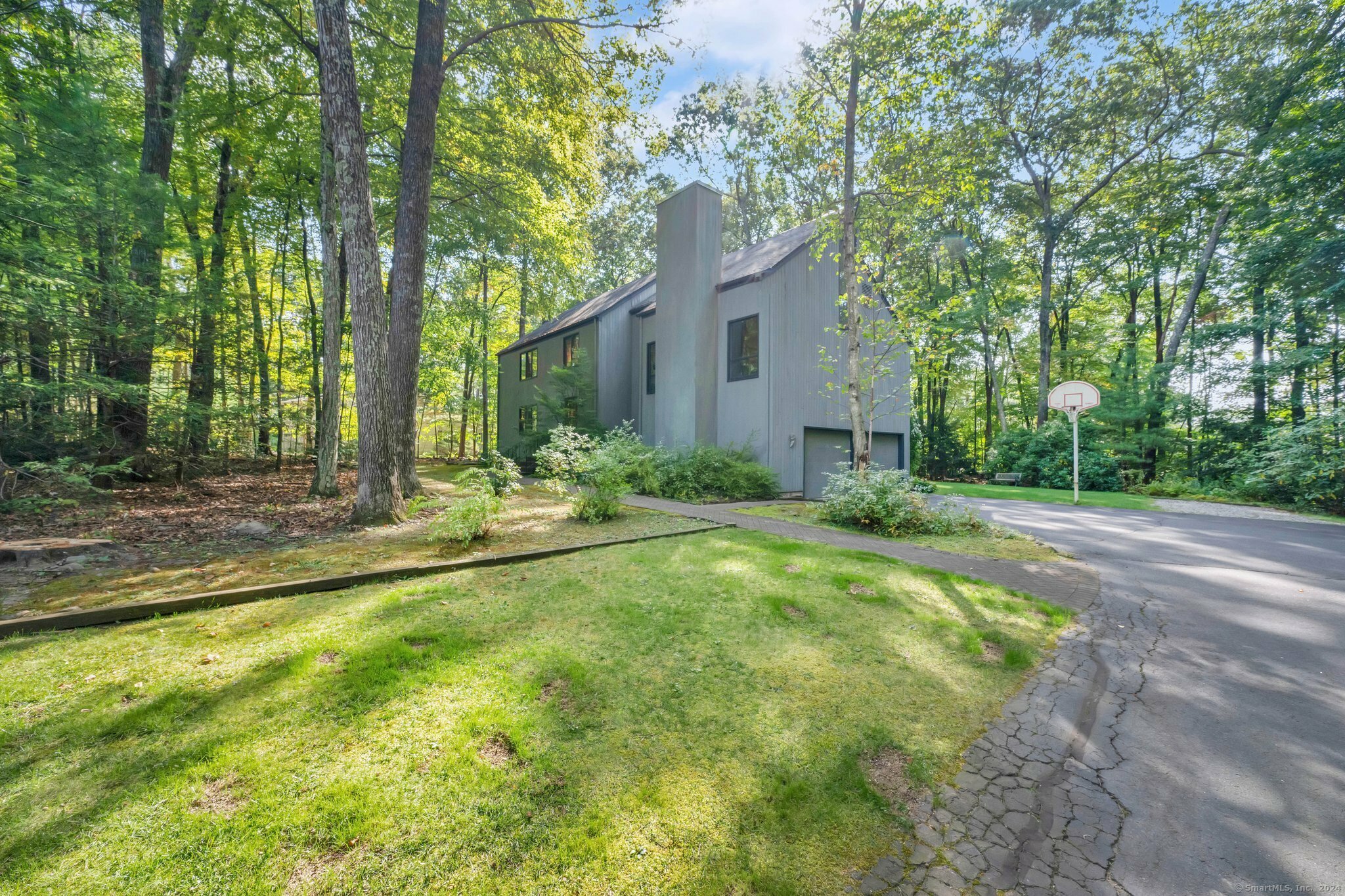 Property Photo:  15 Surrey Lane  CT 06001 