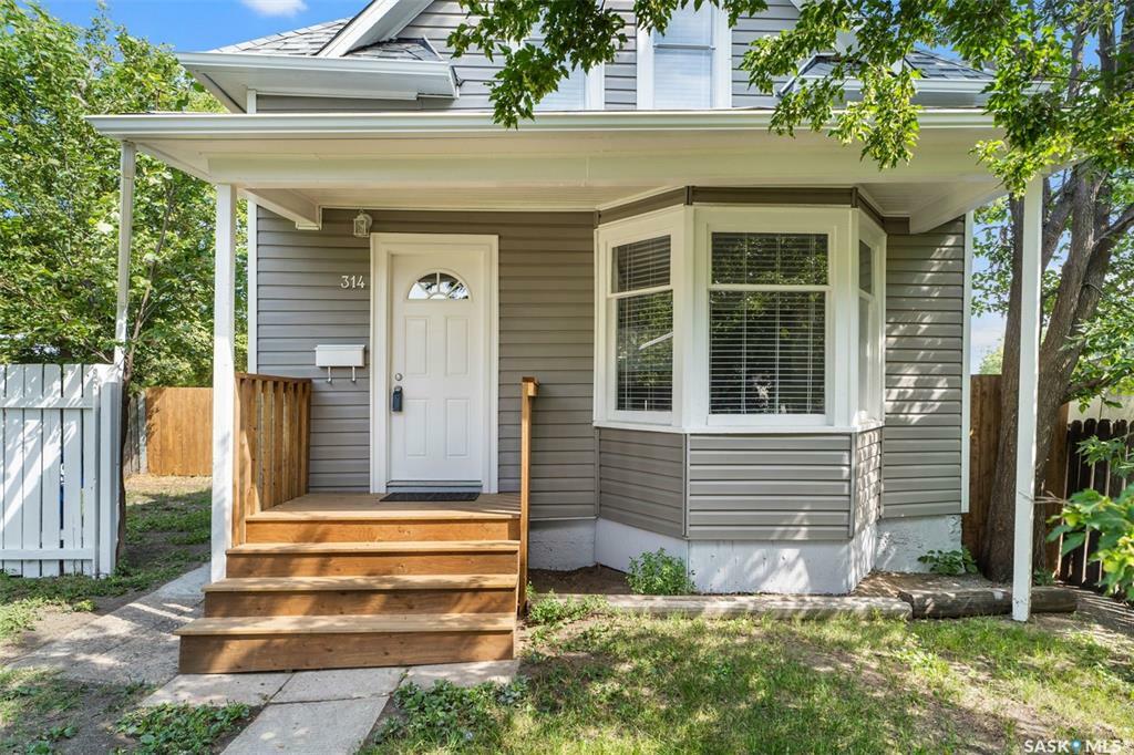 Property Photo:  314 U Avenue S  SK S7M 3C3 