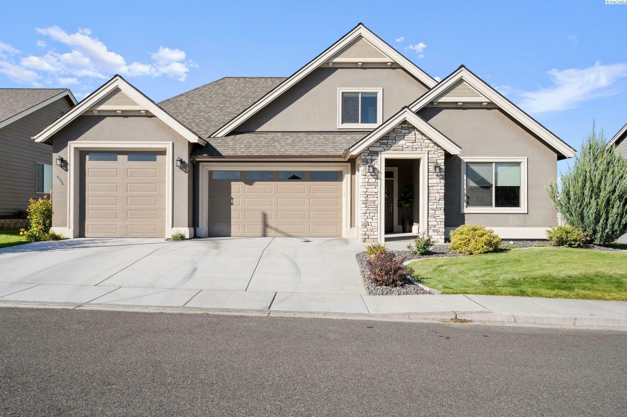 Property Photo:  2724 Grayhawk Loop  WA 99354 