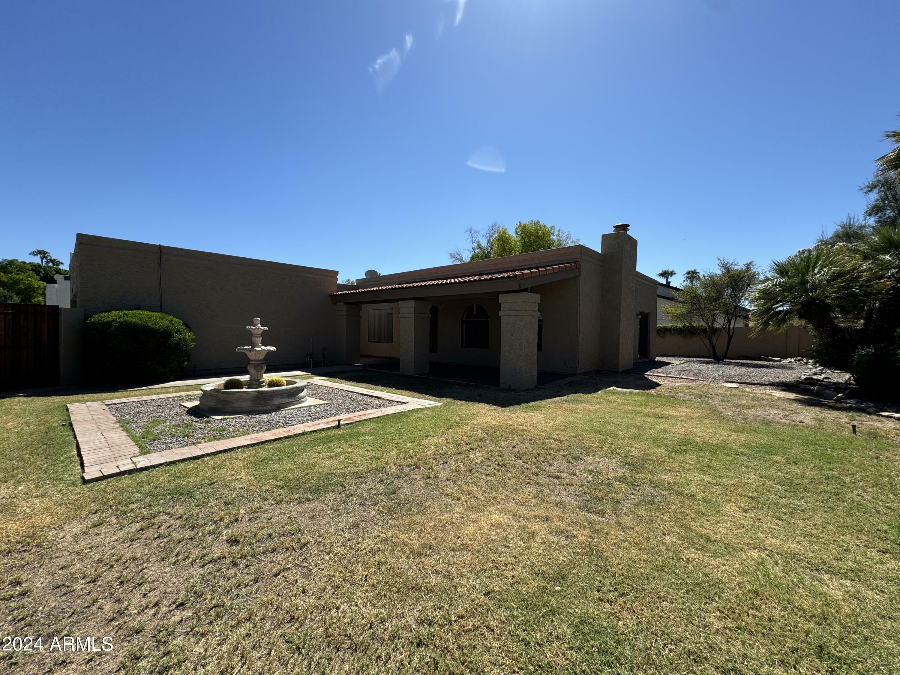 Property Photo:  963 E Leeward Lane  AZ 85283 