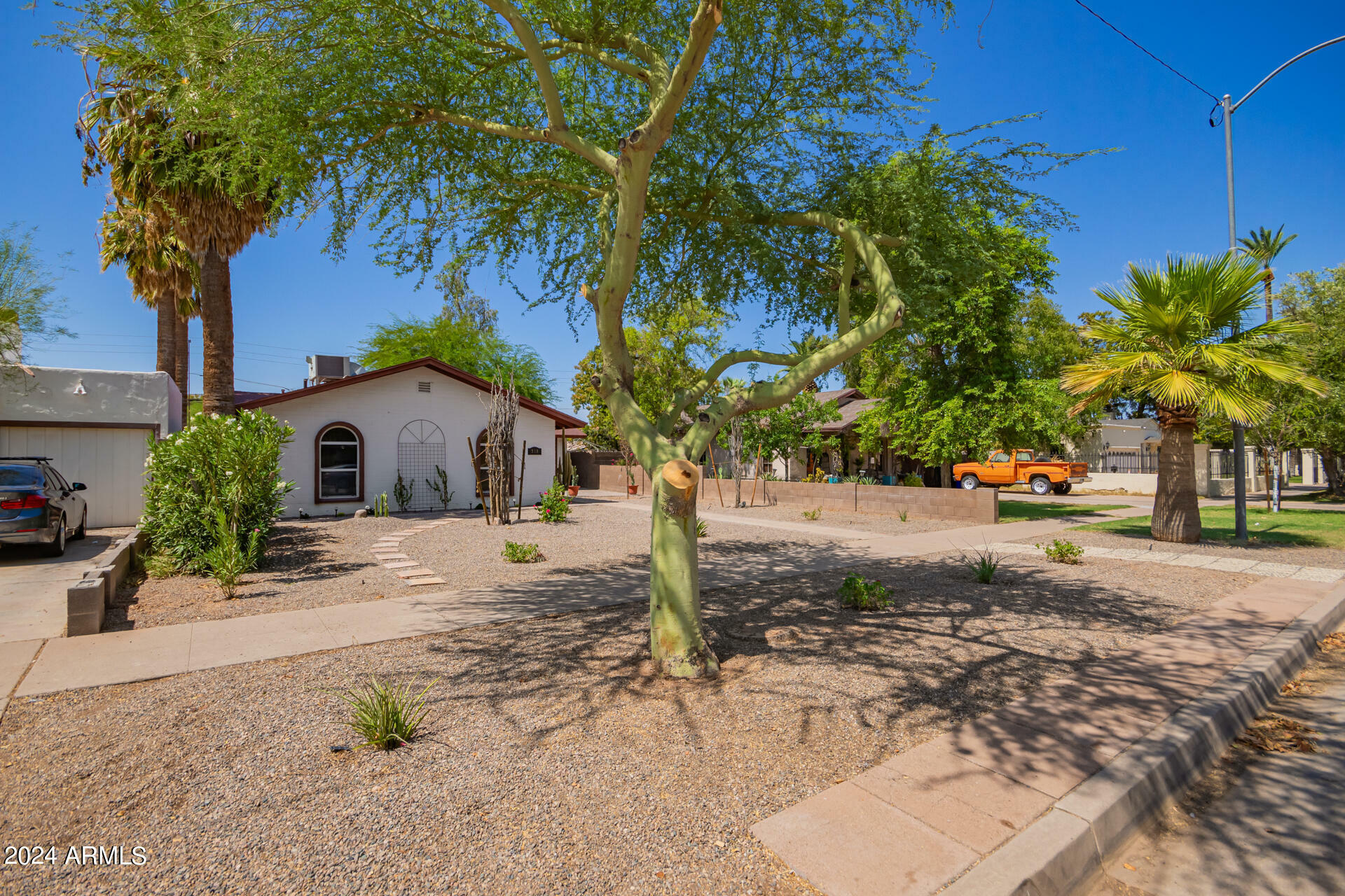 Property Photo:  318 N Washington Street  AZ 85225 