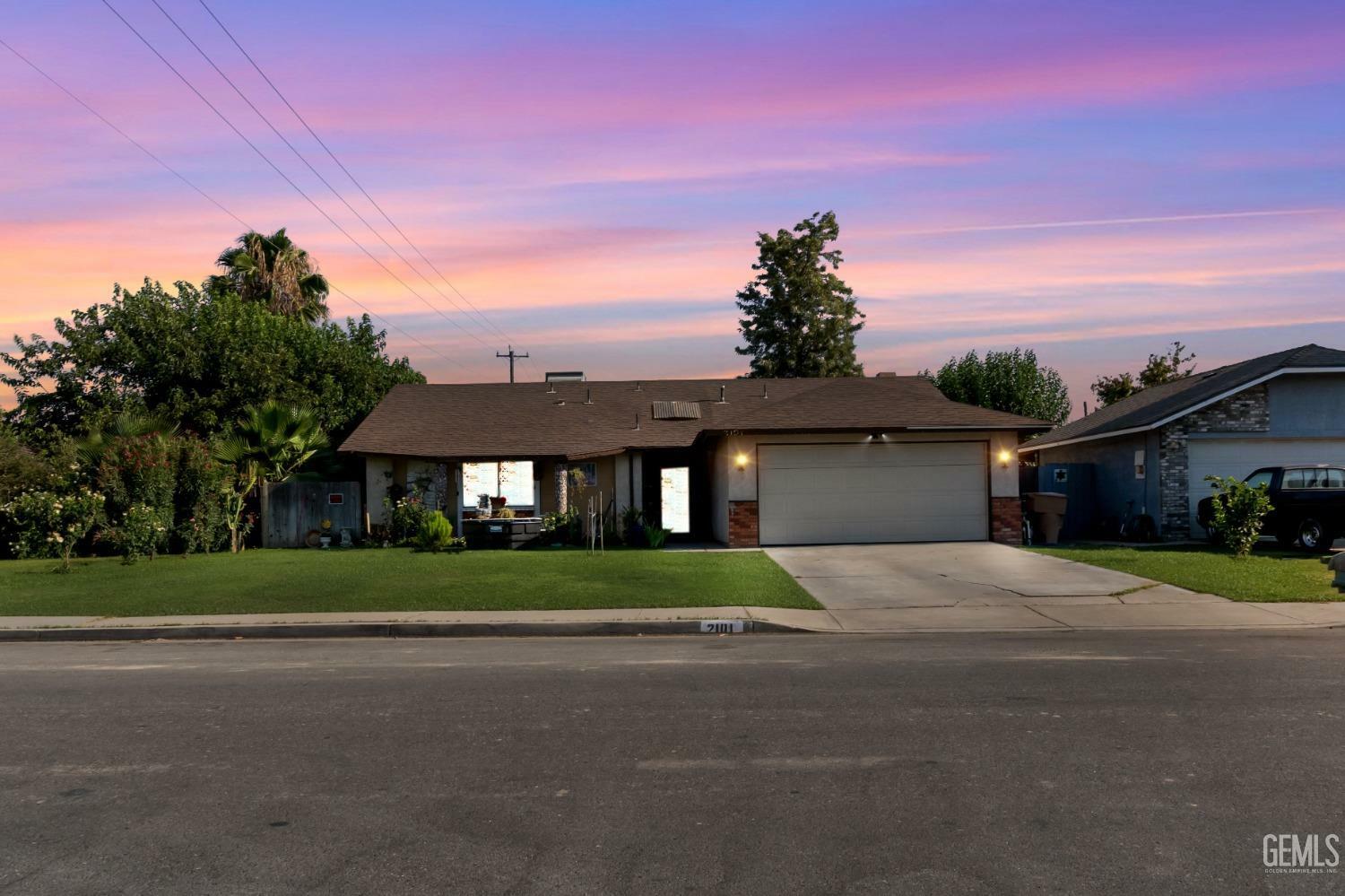 Property Photo:  2101 Faith Avenue  CA 93304 