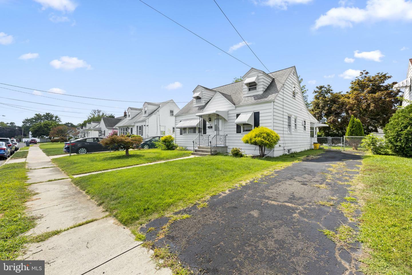 Property Photo:  15 Marlow Court  NJ 08610 