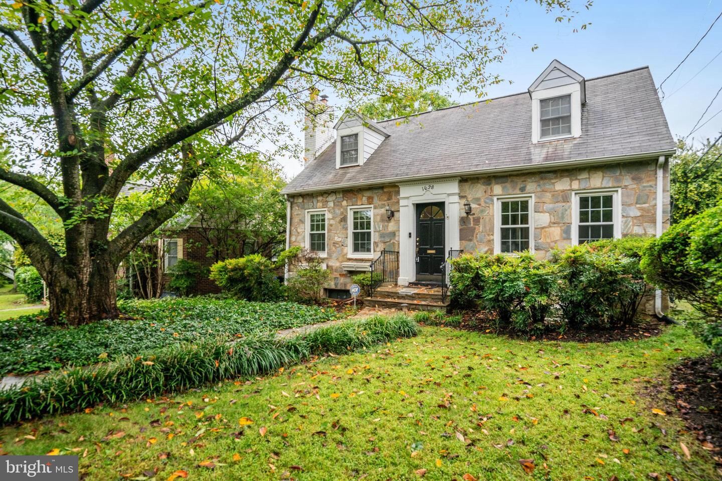 Property Photo:  1628 N Abingdon Street N  VA 22207 