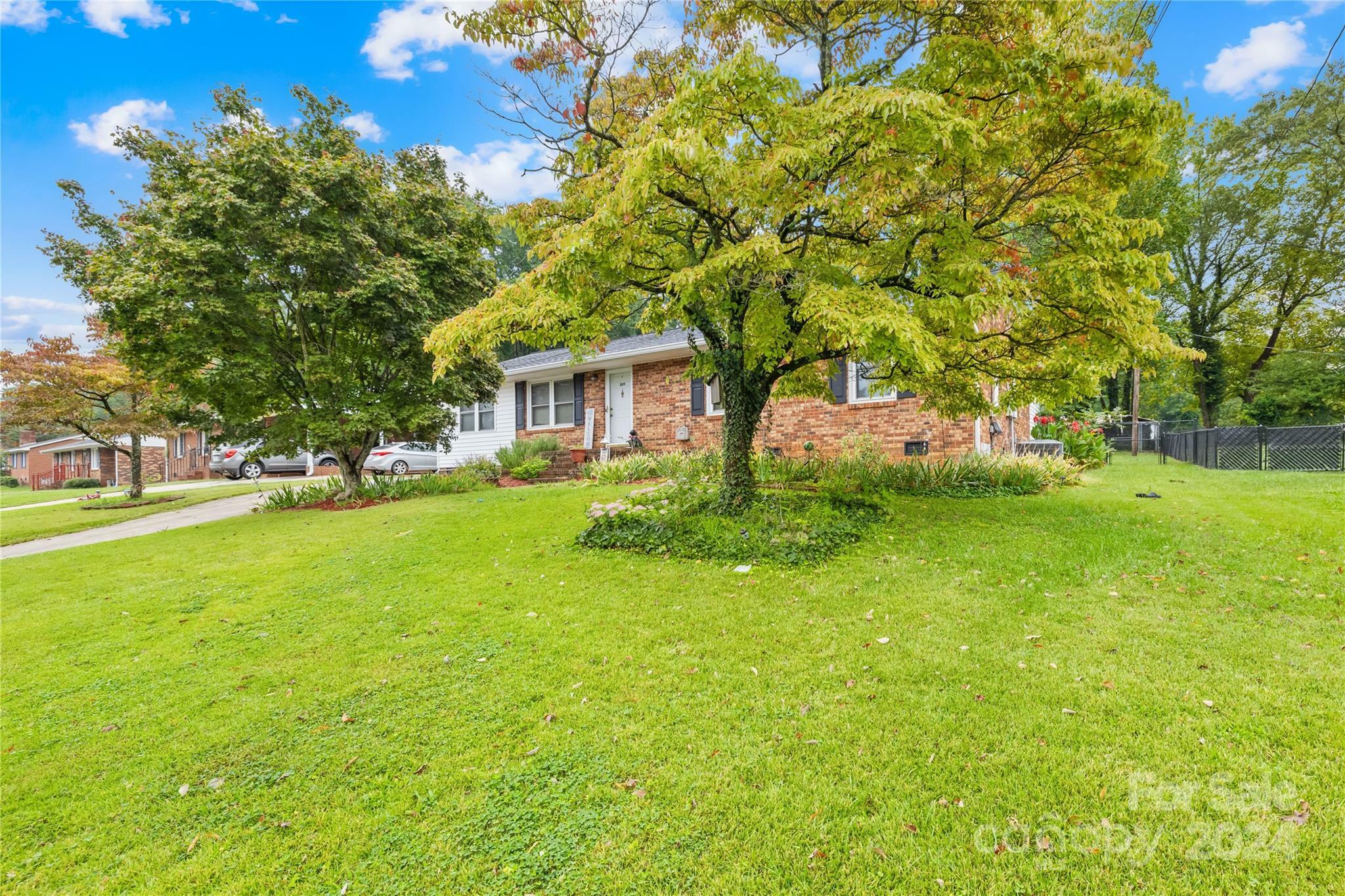 Property Photo: 809 Princeton Drive NC 28086