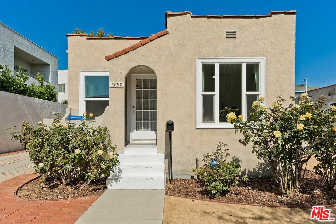 Property Photo:  1950   Purdue Ave  CA 90025 