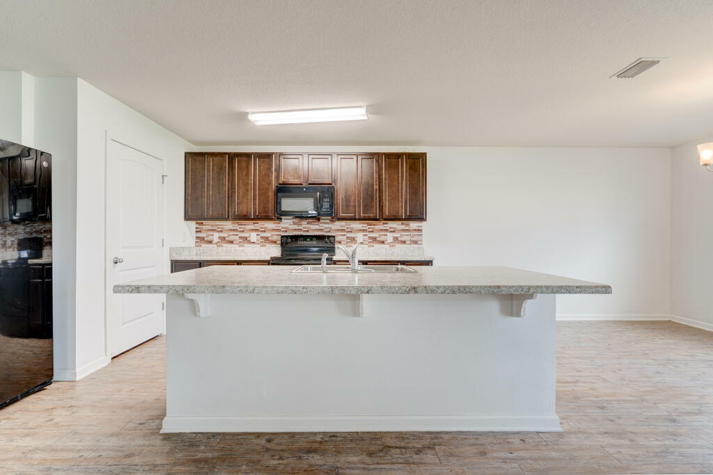 Property Photo:  4907 Kensington Lane  FL 32539 