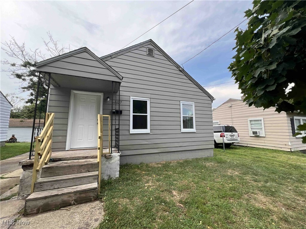 Property Photo:  1157 E Archwood Avenue  OH 44306 