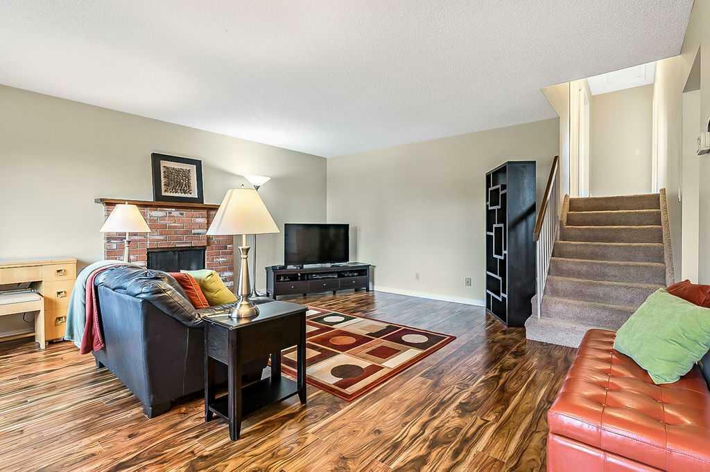 Property Photo:  44 Sunhurst Place SE  AB T2X 1W6 