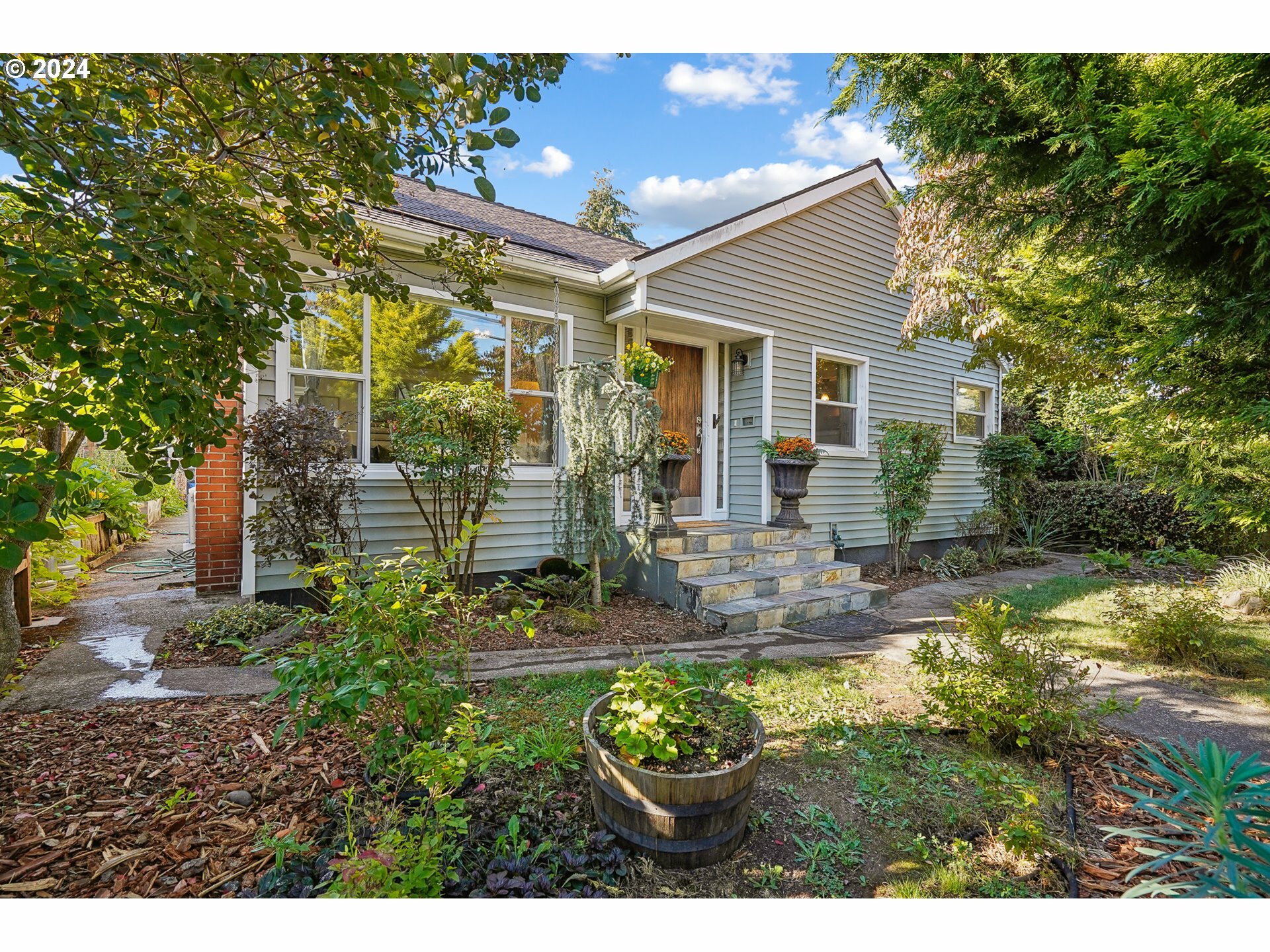 Property Photo:  205 W 39th St  WA 98660 