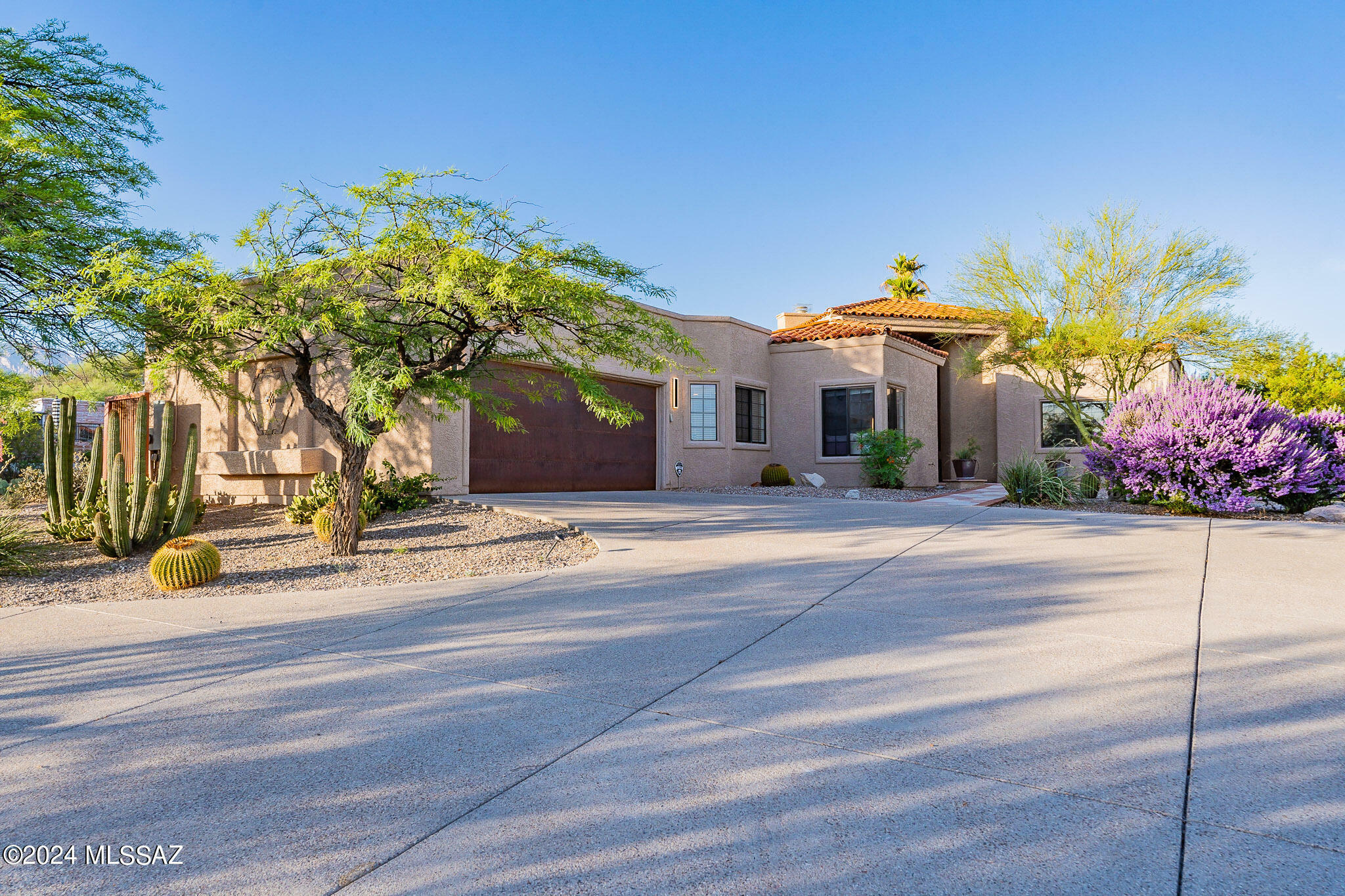 Property Photo:  3640 N Calle Agua Verde  AZ 85750 