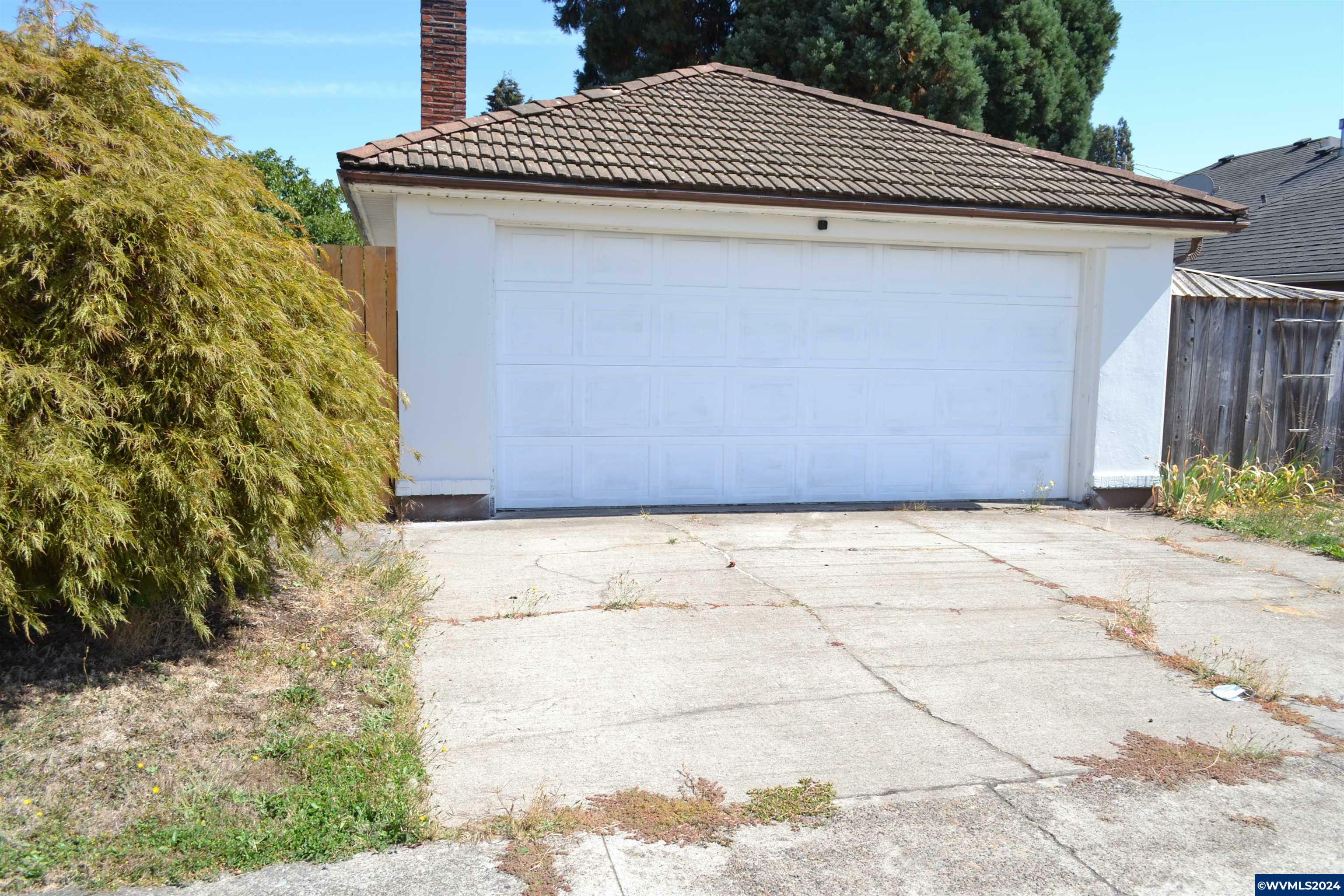 Property Photo:  360 E Elwood St  OR 97383 